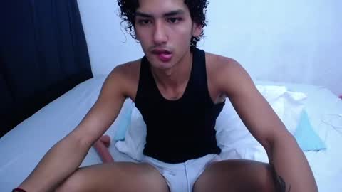 Snapshot of tayronx33 chatting on March 1, 12:28 am Tayron online show from March 1, 12:28 am