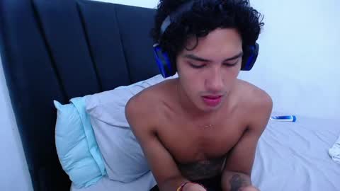 Snapshot of tayronx33 chatting on February 16, 7:05 pm Tayron online show from February 16, 7:05 pm