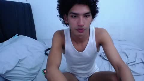 Snapshot of tayronx33 chatting on January 15, 2:17 am Tayron online show from January 15, 2:17 am