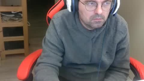 Snapshot of tchecky2 chatting on February 19, 3:17 am tchecky2 online show from February 19, 3:17 am