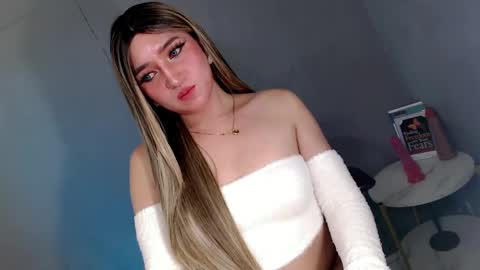 Snapshot of te_amo28 chatting on March 8, 1:06 am ellaine online show from March 8, 1:06 am