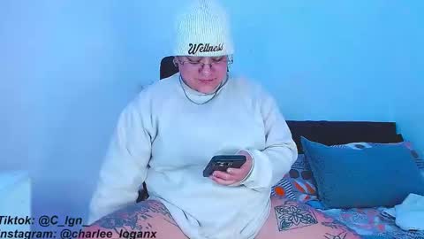 Charlee He online show from February 26, 4:41 am