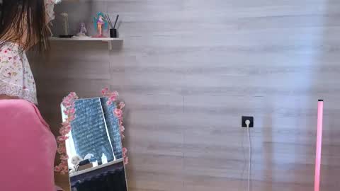 Alice and Cassie online show from June 8, 3:29 am