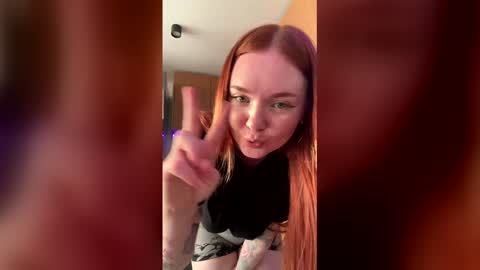inst r0seamber0 online show from June 9, 3:23 pm