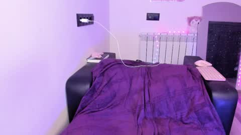 Kira online show from March 13, 11:30 pm