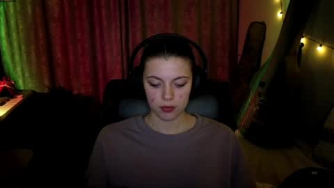 Anny Simpson online show from April 6, 8:32 pm