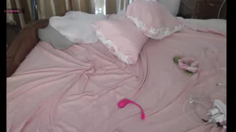Snapshot of tesla_doll chatting on September 28, 12:41 am Kira online show from September 28, 12:41 am