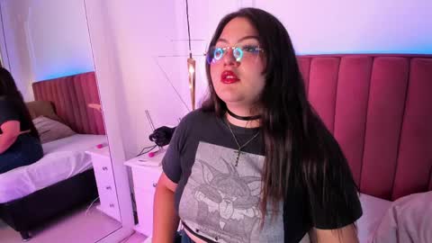 tessa_sinclaire online show from April 2, 9:11 pm