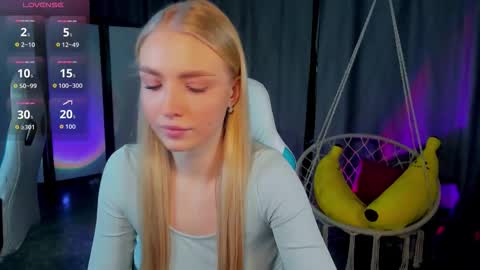 TessaHamilton online show from February 1, 10:12 am