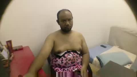 yours online show from November 25, 3:00 pm