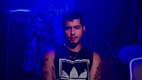 Milo online show from December 17, 2:55 am