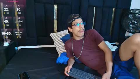 T H A I S  online show from November 19, 9:46 pm