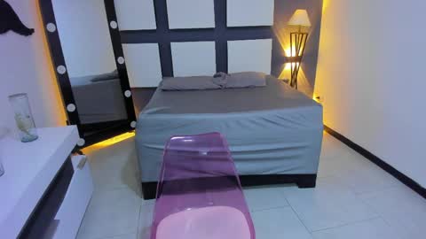       online show from March 31, 2:01 am