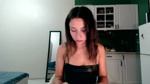Mia 3 online show from June 28, 8:16 pm