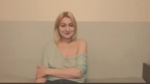 Snapshot of the_basic_instinctt chatting on October 1, 11:14 pm Eva online show from October 1, 11:14 pm