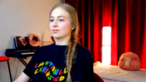 Ally    STREAMING ON TWITCH NOW Check my Twitter for updates online show from March 18, 12:27 am