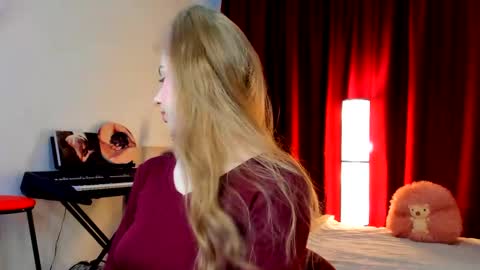 Ally    STREAMING ON TWITCH NOW Check my Twitter for updates online show from March 16, 5:44 am