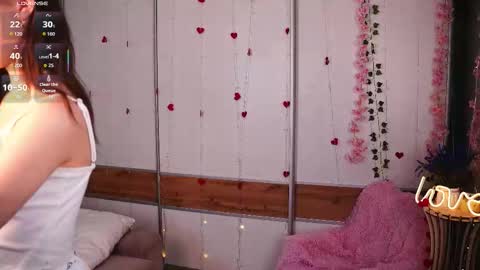 My name is Cynthia and Im very happy to see you in my sweet room  online show from March 13, 3:32 am