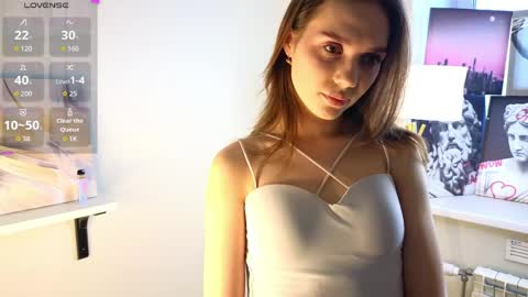 My name is Cynthia and Im very happy to see you in my sweet room  online show from April 9, 3:10 am