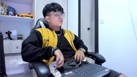 Snapshot of the_weed_guys chatting on October 7, 6:09 am Danny online show from October 7, 6:09 am