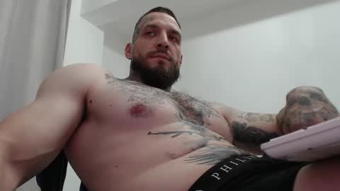 Snapshot of thebestmuscles chatting on October 10, 7:41 pm John online show from October 10, 7:41 pm