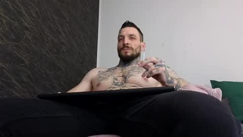 Snapshot of thebestmuscles chatting on February 9, 2:18 pm John online show from February 9, 2:18 pm