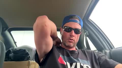 Carter Bates online show from May 10, 9:10 pm