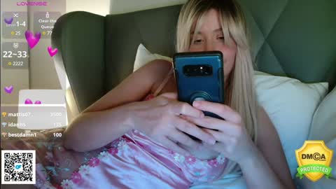 Snapshot of theellenshow chatting on January 11, 5:40 pm Ellen online show from January 11, 5:40 pm