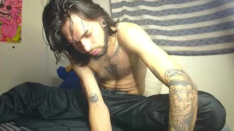 Snapshot of theferxxo_12 chatting on February 5, 1:37 am independent Model online show from February 5, 1:37 am