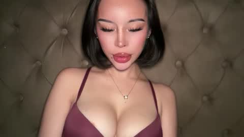 Elle  dont forget to folloW me and thumbs up online show from April 3, 1:34 am