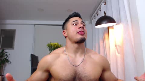 Snapshot of thekingerick chatting on December 6, 3:35 am thekingerick online show from December 6, 3:35 am