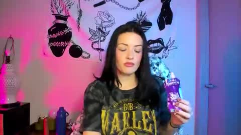 themelrose online show from December 20, 9:33 pm