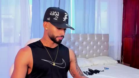 Snapshot of theo_sky1 chatting on September 15, 7:37 pm theo_sky1 online show from September 15, 7:37 pm