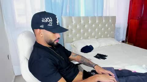 Snapshot of theo_sky1 chatting on September 16, 7:50 pm theo_sky1 online show from September 16, 7:50 pm