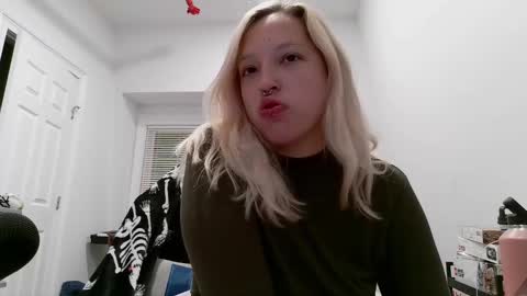 Olivia Nyx online show from November 13, 4:15 am