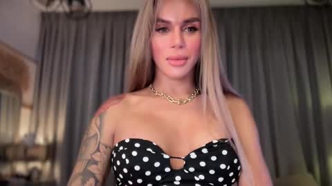 Queen Kylie online show from January 25, 1:52 pm