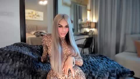 Queen Kylie online show from January 6, 5:41 am