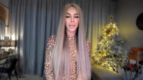 Queen Kylie online show from January 5, 2:30 pm