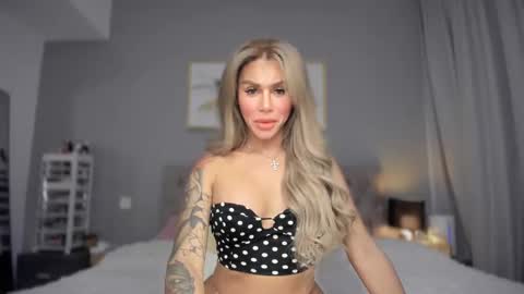 Queen Kylie online show from February 27, 2:46 am