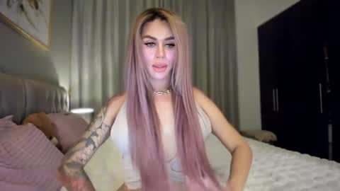Queen Kylie online show from December 18, 2:28 pm