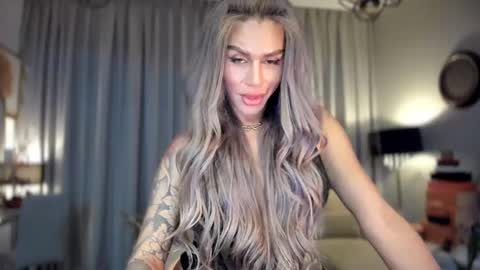 Queen Kylie online show from February 3, 6:02 am