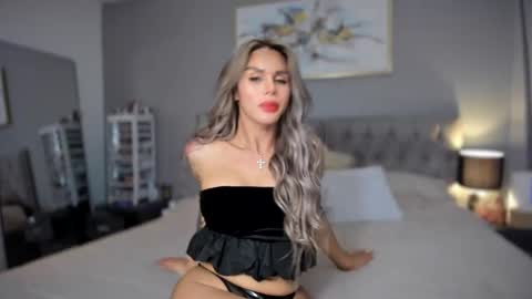 Queen Kylie online show from February 11, 8:48 am