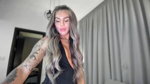 Queen Kylie online show from February 3, 1:09 am