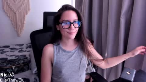 Nicole online show from June 3, 2:33 pm