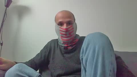 Scarf guy online show from February 21, 1:00 pm