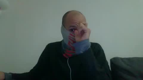 Scarf guy online show from January 2, 5:50 pm