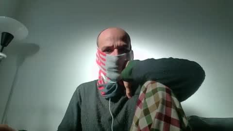 Scarf guy online show from March 12, 8:41 am