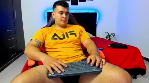 Snapshot of thiago_cp01 chatting on February 14, 7:59 am Thiago online show from February 14, 7:59 am