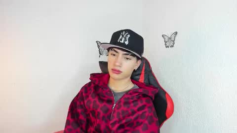 Thiago online show from December 18, 9:32 pm