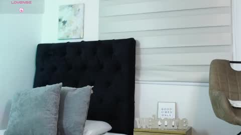 Thiago online show from April 7, 12:12 am